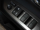 電動格納式ドアミラー・パワーウインドウを装備しています。
