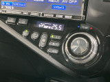 【オートエアコン】一度お好みの温度に設定すれば、車内の温度を検知し風量や温度を自動で調整。暑い&hellip;寒い&hellip;と何度もスイッチ操作をする必要はありません。快適な車内空間には必須の機能ですね♪