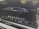 ●マルチカラーアンビエントライト『車内の雰囲気をカスタマイズするための照明機能です。さまざまな色に変更できるLEDライトを使用し、ドライバーや乗客の好みに合わせて車内の雰囲気を演出します。』
