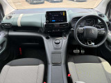 フランス車ならではのオシャレな内装がオススメです!