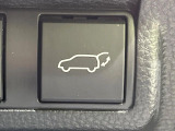 【パワーバックドア】スマートキーや運転席のボタンを押すだけでリアゲートが自動で開閉します!荷物を持っている時や、高い位置にあるバックドアを閉める際に便利な機能です♪