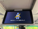 【フリップダウンモニター】大画面モニターで後席でもエンタメをお楽しみいただけます。小さなお子様にも大人気の装備です♪