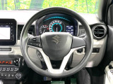 インテリアに合わせたデザインのステアリングは、運転される方のことも考え、運転しやすい形状、大きさです。是非一度、実際に触ってお確かめください。