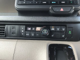 オートエアコン装着車で車内はいつも快適です!