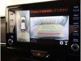 パノラミックビューモニター付きです。車両を上から見たような映像をディスプレイオーディオ画面に表示。運転席からの目視だけでは見にくい、車両周辺の状況をリアルタイムでしっかり確認できます。