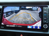 後退や車庫入れ時に安心のバックカメラ付き!夜間や雨天などの視界の悪いシーンでも視えて安心ですね♪