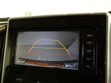 車庫入れや駐車で威力を発揮するのがバックモニター!ナビディスプレイに後ろの様子が映し出されるから安心です。