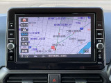 日産純正9インチメモリーナビ(MM321D-L)装備、NissanConnectサービス対応、オペレーター通話や音声対話検索、スマホアプリと連動などに対応した高機能ナビ。