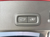 【パワーバックドア】スマートキーや運転席のボタンを押すだけでリアゲートが自動で開閉します!荷物を持っている時や、高い位置にあるバックドアを閉める際に便利な機能です。