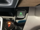 ★ECONスイッチ★ エコドライブを加速しよう!スイッチをONにすると、運転の仕方によるロスを抑え込み燃費をよくするようクルマが頑張ります(*^ー^*)燃費向上にチャレンジ♪