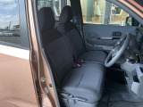 運転席は視認性や操作性を重視したつくりで、どなたでも扱いやすく快適にお乗りいただけます。清掃を行い、安心してご覧いただける状態で展示しております。