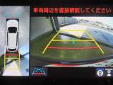 パノラミックビューモニター付きです。車両を上から見たような映像をディスプレイオーディオ画面に表示。運転席からの目視だけでは見にくい、車両周辺の状況をリアルタイムでしっかり確認できます。