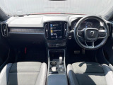 XC40 B5 AWD Rデザイン入庫です!高音質スピーカーや、シートヒーターなどの快適装備が盛り沢山♪もちろんボルボが誇る安全装備も多数搭載されています!!