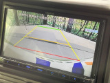 【バックカメラ】駐車時に後方がリアルタイム映像で確認できます。大型商業施設や立体駐車場での駐車時や、夜間のバック時に大活躍!運転スキルに関わらず、今や必須となった装備のひとつです!