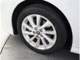 かっこいいホイールですね。 車のイメージを大きく左右するホイール部分はコダワリを持ちたいですね。