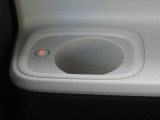 ホッとカップホルダーが運転席・助手席にあります。ホットドリンクをちょうど良い温度でキープしてくれる保温機能付で嬉しいです。