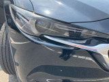 【アダプティブLEDヘッドライト】夜間走行時に先行車や対向車の状況をクルマが判断。ヘッドランプの照射範囲や明るさを自動的に変化させます。
