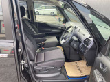 運転席もこの広さで乗り降りに便利!