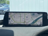 10.25インチの大きなディスプレイを、見やすいオンダッシュに配置。各種メディアの視聴やスマートフォンとの接続、別売SDを装着してナビゲーションの利用も可能です。