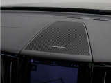 【harman/kardon】世界のオーディオファン垂涎のプレミアムサウンドシステムを搭載。原音に近い音場空間を忠実に再現。乗る人すべてに最良の音響体験を提供します。