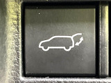 【パワーバックドア】スマートキーや運転席のボタンを押すだけでリアゲートが自動で開閉します!荷物を持っている時や、高い位置にあるバックドアを閉める際に便利な機能です♪
