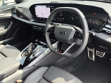 洗練された機能性の高いインテリア。長く使っても飽きないデザインがAudiです。触感にもこだわっております。