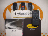 スマートキー&エンジンスターター&後席モニター用リモコン付。取扱説明書とメンテナンスノートもあります☆品質評価シート付いてます!!