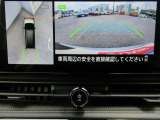 車の真上から見下ろしたような360度視界の良い『アラウンドビューモニター』です♪♪ 苦手な狭い駐車場、暗い所でも確認ができてとっても安心です♪♪