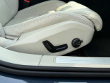 8Wayパワーシート(ドアミラー連動メモリー機能付き