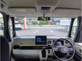 リアからの眺めです!開放感があり、快適な車内をご提供できます!