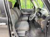 運転席まわりには十分なスペースがあり、大柄な方でもゆったり運転していただける環境です。