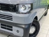 【LEDヘッドライト】悪天候や夜間走行時も良好な視界を確保し安心して運転できる高輝度LEDヘッドライトを装備!点灯速度が早く、消費電力も抑えられています。