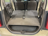 後席背もたれを倒せばちょっと大きめの荷物や長いものを積みたい時に便利です。