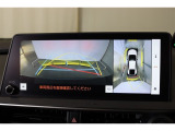 車両を上から見たような映像表示するパノラミックビューモニター付き!