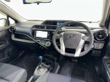 運転席まわりです。 各操作スイッチは使いやすい位置に配置されてます。
