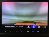 【バックカメラ】運転が苦手な方も車庫入れラクラクです!ギアをリバースに入れれば自動的に切り換わりますので、面倒な操作は不要です♪狭い駐車場もお車を傷つけず安心ですね!