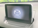 【マツダコネクトナビ】車内の雰囲気にマッチした一体型タイプのナビ。各種車輌設定やBluetooth再生等、様々な機能が楽しめます。直感的なダイヤル操作が可能で、使い勝手も良好です。