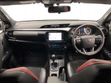シンプルながら機能性あふれる運転席廻りです。視界性もよく、運転しやすいですよ。