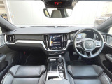 S60ポールスターが入庫しました!黒内装にオレンジのワンポイントがいいですね♪パワフルな走行をお楽しみいただけることでしょう。是非ご覧にお越しくださいませ