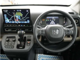 運転にかかわる様々な操作を安全に行えるように視点移動が少なく、操作性に配慮されたスイッチ類が凝縮されたコクピットです。