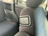 助手席背もたれも運転席に座りながら簡単にリクライニング♪後席のお子様まで簡単にアクセスできます