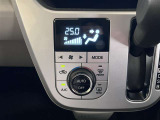 オートエアコンなので車内で快適に過ごせます。