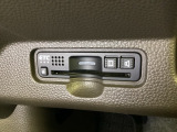 ハンドルの左下にETCがついています。高速道路の料金所の通過も楽々です。 カードの取り出しもしやすい場所についています。
