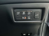 【パーキングセンサー】障害物などが車両に近づいた際に、音と画面表示にてお知らせしてくれます。警告音も段階的に鳴ってくれるので、どのくらいの近さなのか感覚的に察知することが出来ます♪