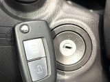 【キーレス】少し離れた場所からでもボタン一つでドアの開錠・施錠ができるのでとっても便利!ドアの鍵穴周りに傷をつけることもありません♪