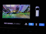 バックカメラの画像です。ガイドラインがスムースな車庫入れをサポートいたします。車庫入れの安心感がアップしますね。