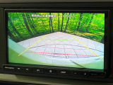 【バックカメラ】駐車時に後方がリアルタイム映像で確認できます。大型商業施設や立体駐車場での駐車時や、夜間のバック時に大活躍!運転スキルに関わらず、今や必須となった装備のひとつです!