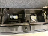 たっぷり20Lの荷室床下収納を用意しております。