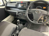ゆったりとした運転席!運転しやすいレイアウト空間!