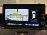 リバースギアに入れるだけで後方の表示へ切り替わります。夜間や雨の日の駐車も楽になりますよ。